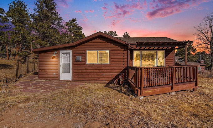 Estes Park Cabin | Enjoy the scenery from Long's View! 20-NCD0393