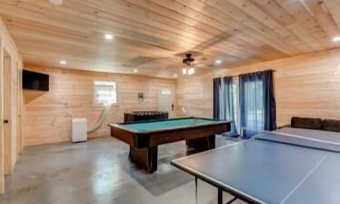 Dandridge House | Enjoy the summer at Douglas Lake nearby Smoky Mountains, Pigeon Forge/G-burg