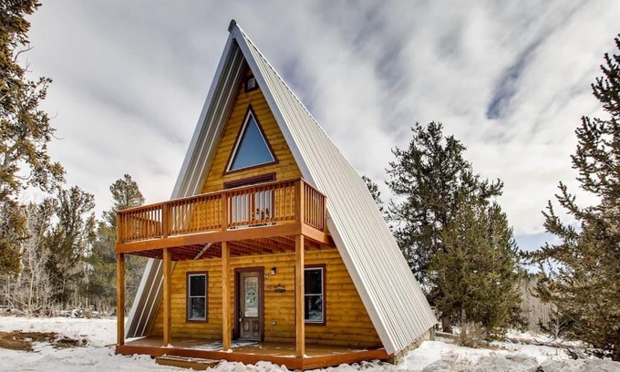 Fairplay House | Enjoy the True Mountain Experience - Moose Creek Lodge