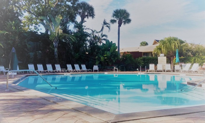 Park Shore Condo | Enjoy the warmth of Naples