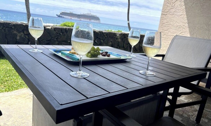 Historic Kailua Village Condo | Enjoy Water's Edge Hale