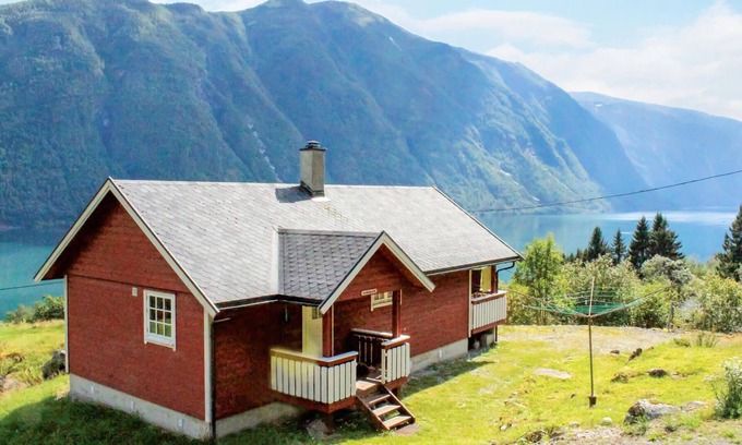 Sogndal House | Enjoy your vacation in this cottage situated in beautiful natural surroundings.