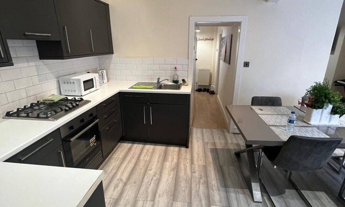Glyndon Apartment | Enjoyable 1 Bedroom Apartment with Private Garden