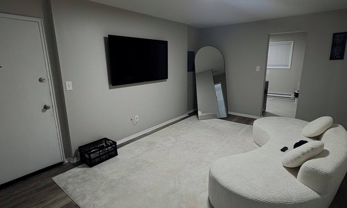 Hazel Park Apartment | Enjoyable 2-bedroom apartment with AC in Hazel Park