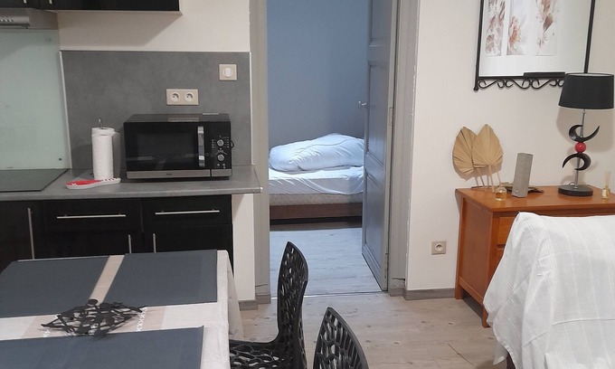 Le Bourg Apartment | Enjoyable apartment T 2 quiet with WiFi in charming Narbonne