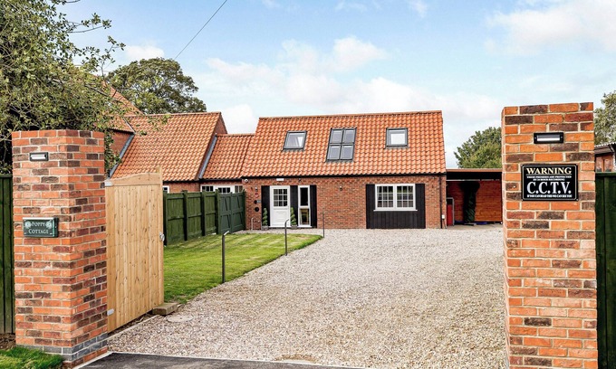 Horncastle Cottage | Enjoying a rural location and beautiful far-reaching views.