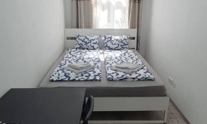 Simmering Apartment | Enkplatz U3 Getaway: Affordable 5-BR Apartment