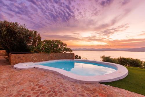 Kosmos Bed & Breakfast | Enso Botanico Boutique Wellness Villa, with an outside wood-fire Hot Tub in Kosmos