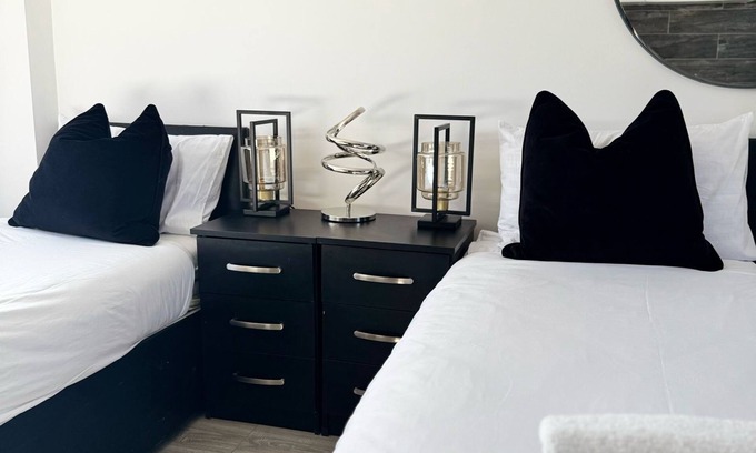 Lower Edmonton Bed & Breakfast | Ensuite Deluxe Room with Shower
