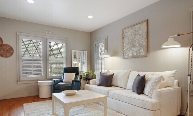 West Campus House | Entertaining Charmer w/Outdoor Games + Putt-Putt!