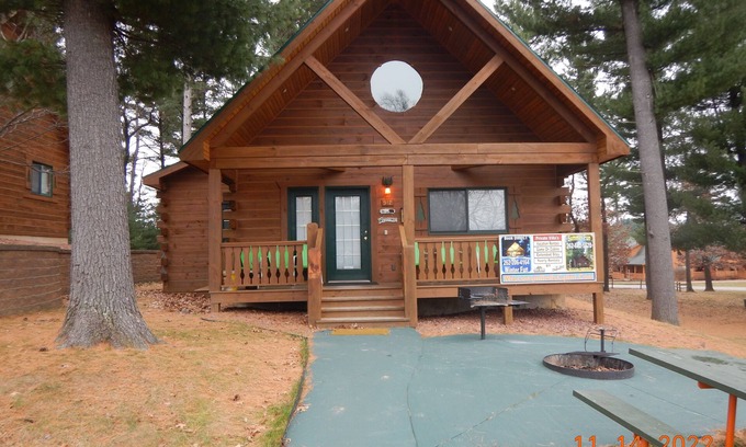 Warrens Cabin | Entertainment Cabin: Great for Gaming, Sporting Events