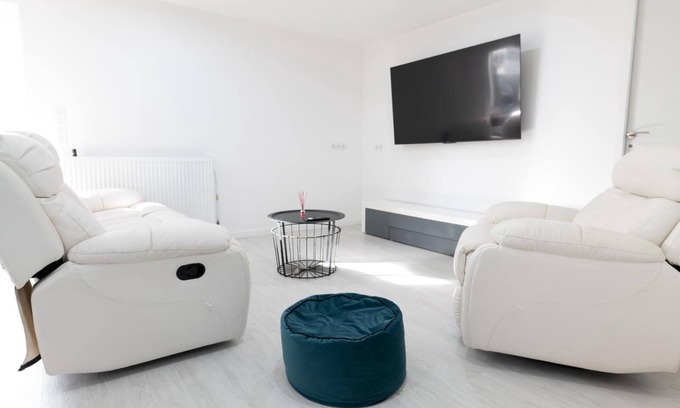 Vigneux-sur-Seine Apartment | Entire 2-bedroom apartment. At Zarius