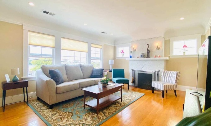 San Bruno House | Entire 3 Bedroom 2 Bath house for 6 people Near SFO/SF/Bay Area Convenient Sweet