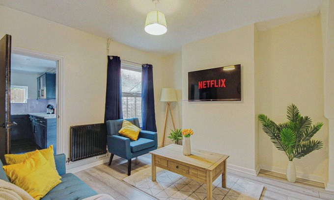Gloucester House | Entire 3 bedroom house in Gloucester city.