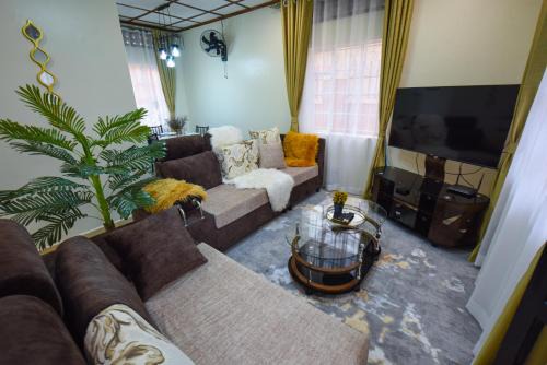 Kireka House | Entire 3-Bedroom Holiday Home in Kampala, Lovingly Furnished