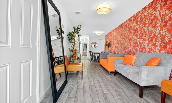 West Little Havana House | Entire 3-bedroom house in the Heart Of Miami Close to Airport and Down town
