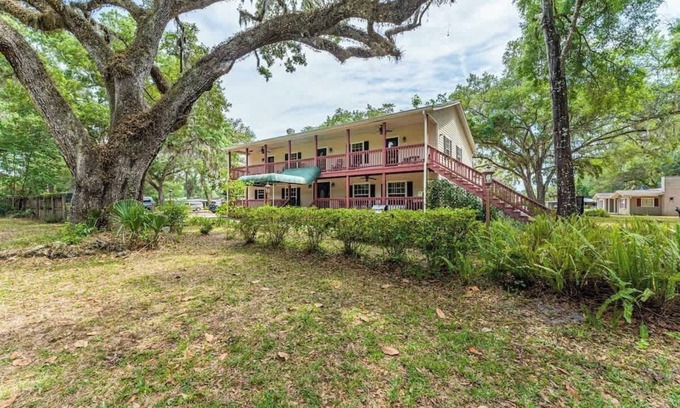 Chassahowitzka Bed & Breakfast | Entire Boutique Hotel.walking distance to river