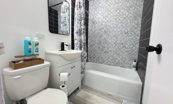 Park Forest House | Entire Cozy Home + Free Wifi + Free Parking/Central location nearby freeway