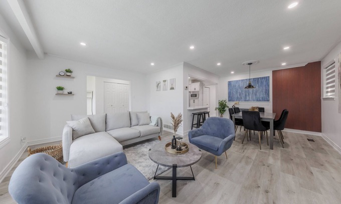 Ajax House | Entire Cozy Home | In-Ground Pool | Minutes to Lake & Waterfront Park