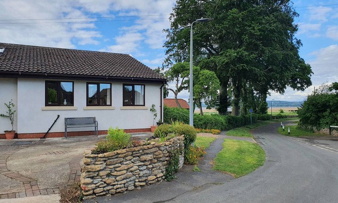 South Ferriby House | Entire Detached Cottage in Stunning Rural Village
