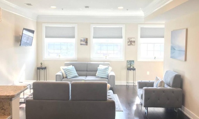Park View Apartment | Entire Extra Large Luxury 3 Bedrooms Condo