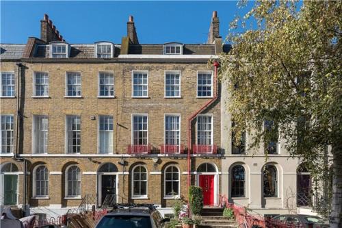 Camberwell Green Apartment | Entire Ground Floor Flat, Free Off-Street Parking and Large Garden