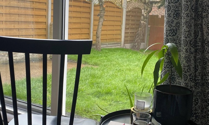 Lee House | Entire Home in London