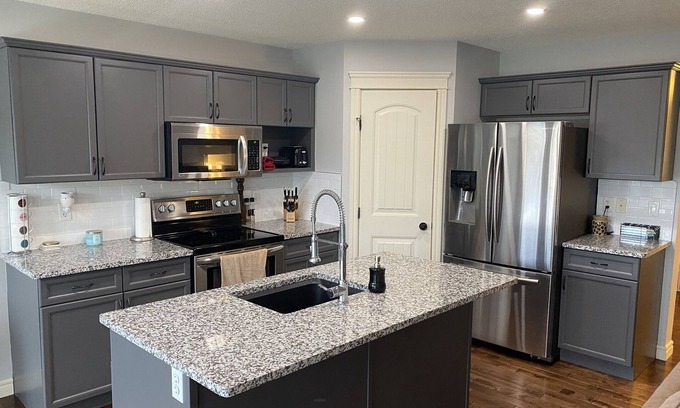 Sherwood Park House | Entire Home! In Sherwood Park ft. 3 bdrms, 4 baths!