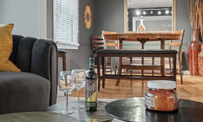 Ballwin House | Entire Home/STL Co-Sleeps 6