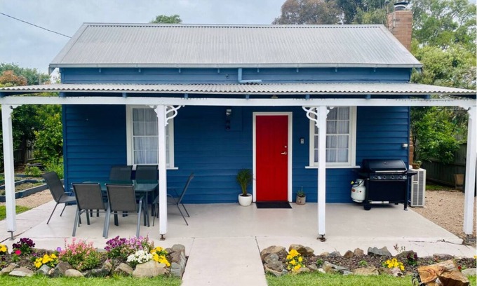 Orbost House | Entire home - The Blue Cottage* Modern 3 bedroom