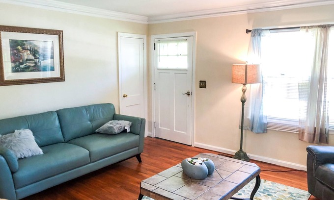 Jefferson Park House | Entire House 2 Bedroom Near ATL airport