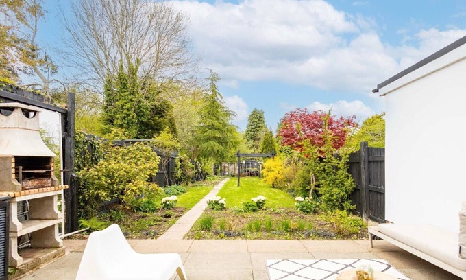 Selly Oak Villa | Entire House 5mins from chocolate factory, University, accessible to city centre