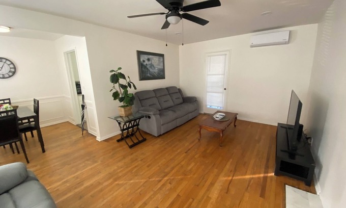 Baldwin Park House | Entire House 900 S.F. 2 bed/1 bath 15 mins from DownTown Los Angeles