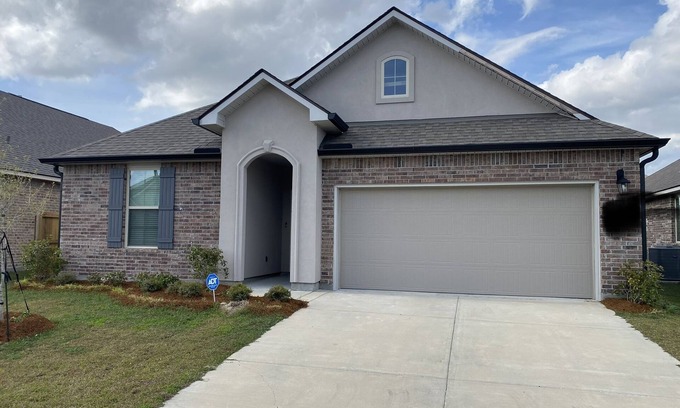 Slidell House | Entire House A Bridge Away From NOLA!