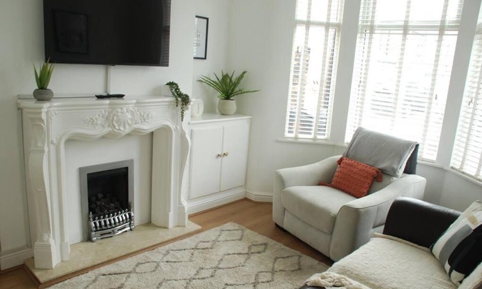 Waterloo House | Entire house, Waterloo, free street parking