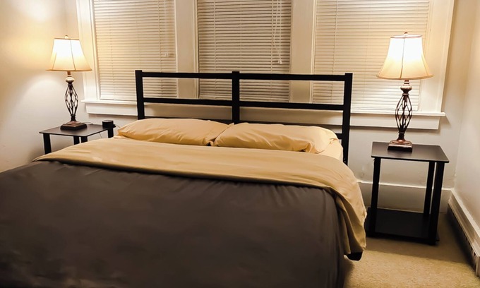 Dearborn Apartment | Entire independent 1 bedroom Apartment - no kitchen