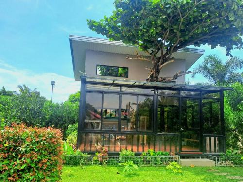 Balanga House | Entire Loft House Patio & Garden, Belle's Homestay