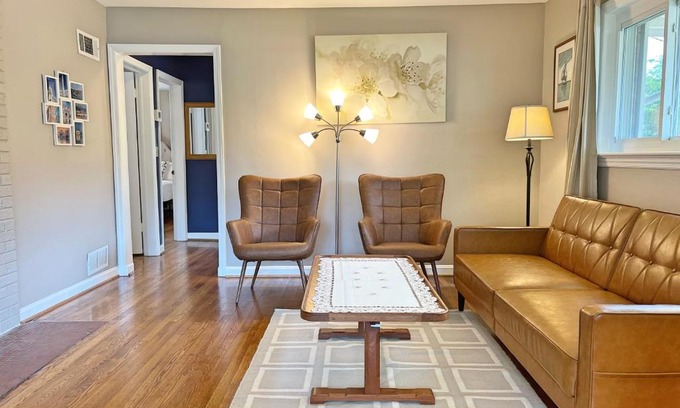 Arlington House | Entire Private 3 Bedrooms 1 Bathroom Single House with Fenced Garden
