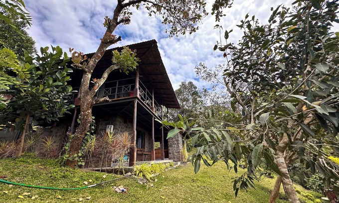 Udumbanchola Cottage | Entire Property:1BHK Cottage with Attic,Kitchen & Sunset View Deck |Near Munnar