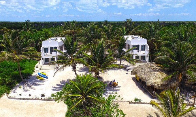 San Pedro House | Entire Resort! Free Snorkeling & Reef Fishing Tours, 3 Condos