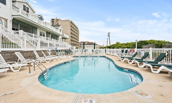 Green Creek House | ENTIRE TOWNHOME, STEPS TO THE BEACH WITH POOL LOCATED IN THE OCEAN SANDS IN WWC!