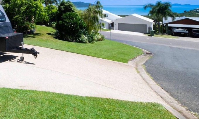 Cannonvale Apartment | Entire upstairs level of executive home in Cannonvale