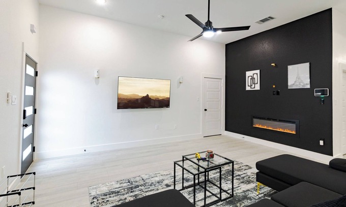 Dallas House | Entire Vacation House in Dallas that serves almost all your needs.