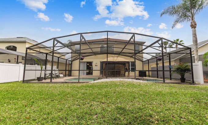 Lake Berkley Villa | Entire Villa Vacation House 7 Br/4.5 BA Pool