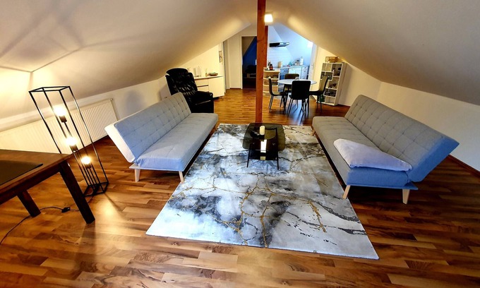 Suhl Apartment | Entspannen im Grünen Herzen der Stadt