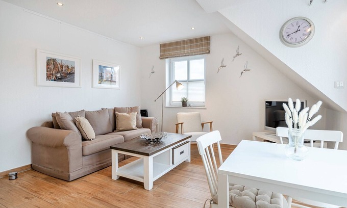 Greetsiel Apartment | Entspannter Urlaub am Hafen: Die Ferienwohnungen 'an't Diekstreek'!