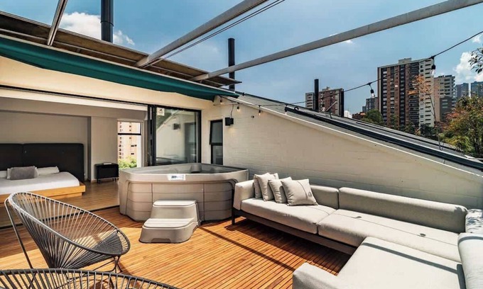Las Lomas I Apartment | |EP| Vibrant Apt in Provenza w/Jacuzzi,AC,Balcony
