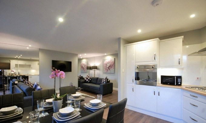 Aberdeen Apartment | EPI - 3 BED EN-SUITE CRAIGIEBURN PARK (BALCONY)