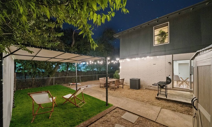 St. Edwards House | Epic Indoor/Outdoor Living by Downtown Austin