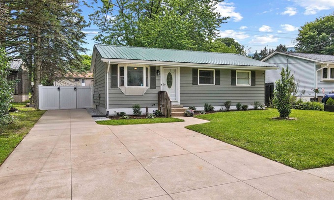 Erie House | Erie Outpost - Home + 1BR In-Law Suite & Backyard